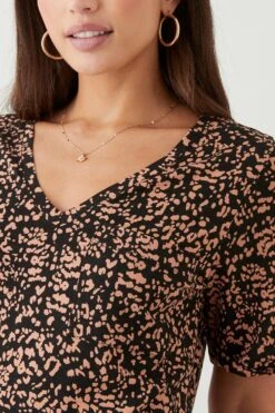 Dorothy Perkins Abstract Print V Neck Pocket T-Shirt -Dorothy Perkins Shop bqq10567 multi xl 3