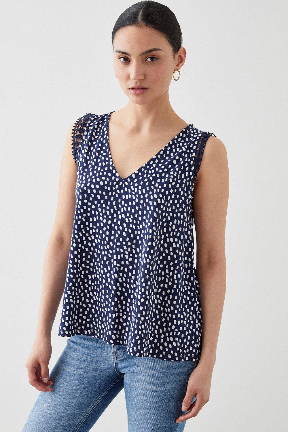 Dorothy Perkins Petite Lace Trim V Neck Printed Vest 4 Dorothy Perkins Petite Lace Trim V Neck Printed Vest - Image 2