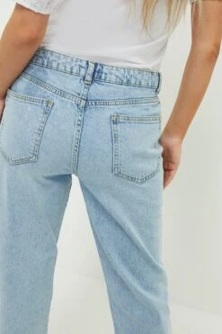 Dorothy Perkins Petite Cropped Slim Mom Jeans -Dorothy Perkins Shop bqq11351 light20wash xl 3